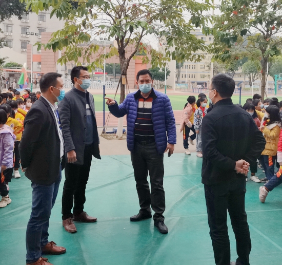 已處理1.教育局黨組書記、局長馮耀同志到學校指導核酸篩查工作.jpg